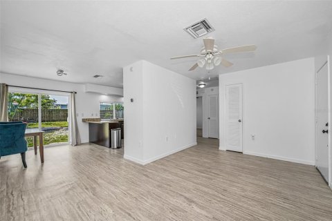 Casa en venta en Pinellas Park, Florida, 2 dormitorios, 78.78 m2 № 2167522 - foto 15