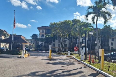 Condo in Lauderhill, Florida, 2 bedrooms № 1973866 - photo 9