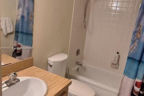 Condo in Lauderhill, Florida, 2 bedrooms № 1973866 - photo 4