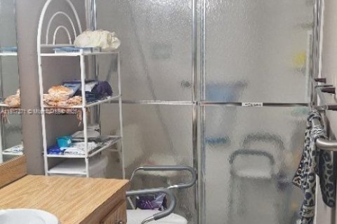 Condo in Lauderhill, Florida, 2 bedrooms № 1973866 - photo 5