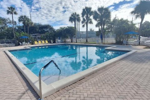 Condo in Lauderhill, Florida, 2 bedrooms № 1973866 - photo 7