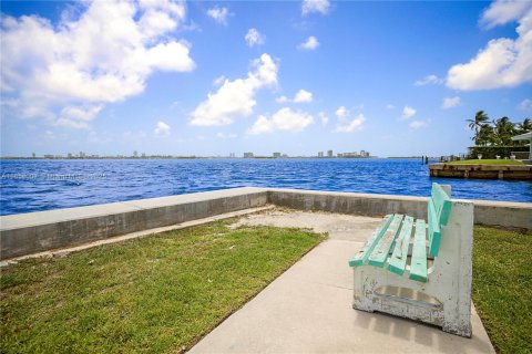 Купить кондоминиум в Майами-Шорс, Флорида 2 спальни, 111.48м2, № 1957381 - фото 30