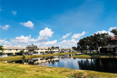 Adosado en alquiler en Margate, Florida, 3 dormitorios, 125.98 m2 № 1968700 - foto 15