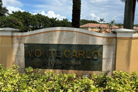 Townhouse in Margate, Florida 3 bedrooms, 125.98 sq.m. № 1968700 - photo 1