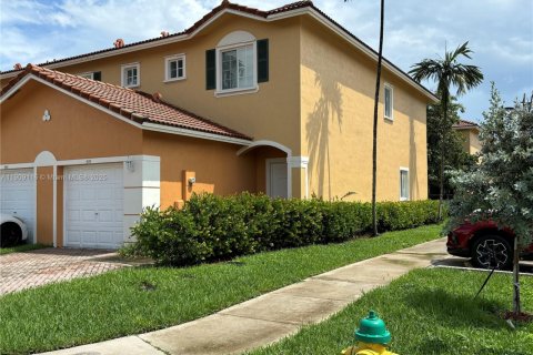 Townhouse in Margate, Florida 3 bedrooms, 125.98 sq.m. № 1968700 - photo 4