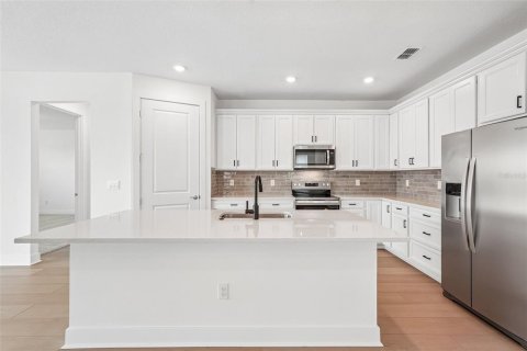 House in Parrish, Florida 4 bedrooms, 197.97 sq.m. № 2200650 - photo 3