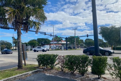 Immobilier commercial à louer à Lauderhill, Floride № 868826 - photo 1