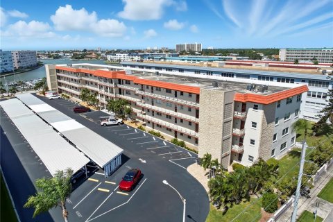 Condo à Gulfport, Floride, 2 chambres  № 2151429