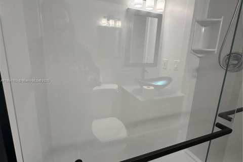 Copropriété à louer à Miami, Floride: 2 chambres, 59.46 m2 № 1945884 - photo 12