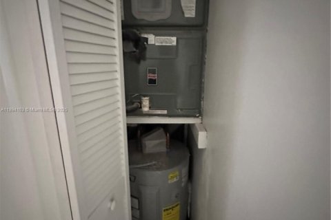 Copropriété à louer à Miami, Floride: 2 chambres, 59.46 m2 № 1945884 - photo 13