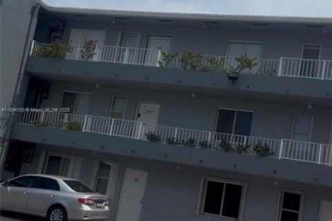 Copropriété à louer à Miami, Floride: 2 chambres, 59.46 m2 № 1945884 - photo 1