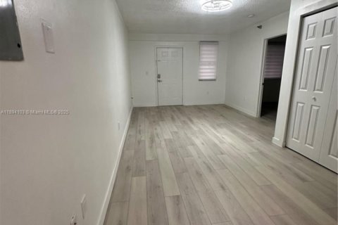 Copropriété à louer à Miami, Floride: 2 chambres, 59.46 m2 № 1945884 - photo 11