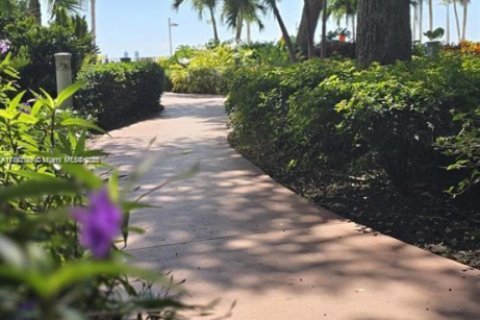 Купить кондоминиум в Майами, Флорида 1 спальня, 72м2, № 1945087 - фото 16