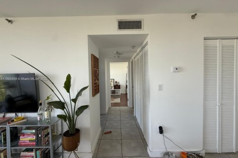 Купить кондоминиум в Майами, Флорида 1 спальня, 72м2, № 1945087 - фото 29