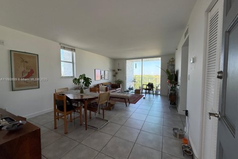 Купить кондоминиум в Майами, Флорида 1 спальня, 72м2, № 1945087 - фото 27