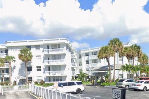 Condo in Hallandale Beach, Florida, 2 bedrooms  № 2081153