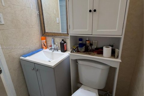 Condo in Hallandale Beach, Florida, 2 bedrooms № 2081153 - photo 13