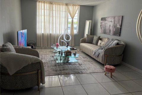 Condo in Hallandale Beach, Florida, 2 bedrooms № 2081153 - photo 4