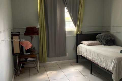 Condo in Hallandale Beach, Florida, 2 bedrooms № 2081153 - photo 9