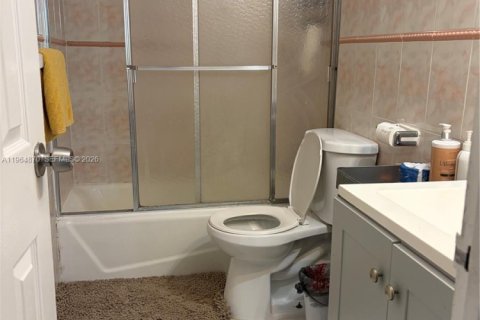 Condo in Hallandale Beach, Florida, 2 bedrooms № 2081153 - photo 14