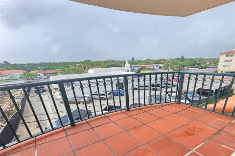 Copropriété à louer à Surfside, Floride: 1 chambre, 69.68 m2 № 2296064 - photo 10