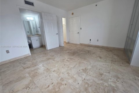 Copropriété à louer à Surfside, Floride: 1 chambre, 69.68 m2 № 2296064 - photo 6