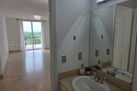 Copropriété à louer à Surfside, Floride: 1 chambre, 69.68 m2 № 2296064 - photo 8