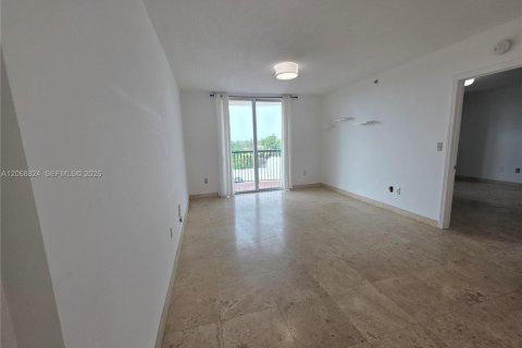 Copropriété à louer à Surfside, Floride: 1 chambre, 69.68 m2 № 2296064 - photo 4