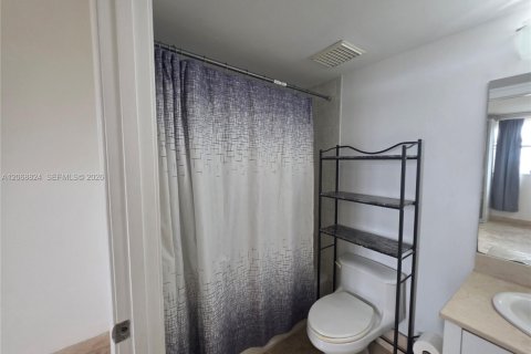 Copropriété à louer à Surfside, Floride: 1 chambre, 69.68 m2 № 2296064 - photo 9