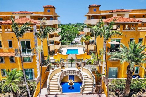 Condo à Surfside, Floride, 1 chambre  № 2296064
