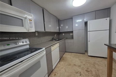 Copropriété à louer à Surfside, Floride: 1 chambre, 69.68 m2 № 2296064 - photo 3