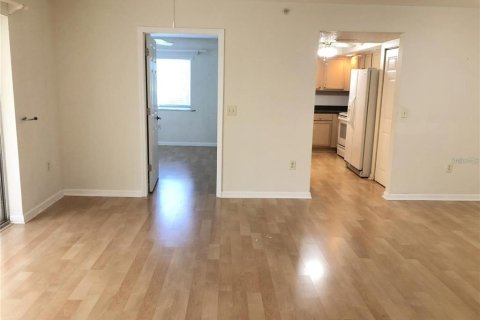 Condominio en alquiler en Casselberry, Florida, 3 dormitorios, 150.04 m2 № 1766089 - foto 3