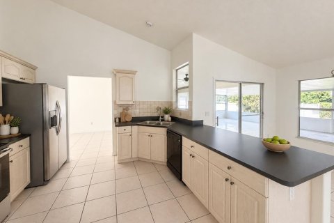 Villa ou maison à louer à Deltona, Floride: 3 chambres, 203.83 m2 № 2416388 - photo 4