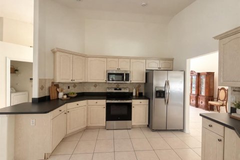 Villa ou maison à louer à Deltona, Floride: 3 chambres, 203.83 m2 № 2416388 - photo 3