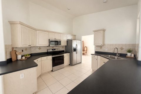 Villa ou maison à louer à Deltona, Floride: 3 chambres, 203.83 m2 № 2416388 - photo 2
