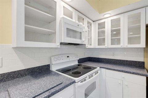House in Bradenton, Florida 2 bedrooms, 126.35 sq.m. № 2267142 - photo 29