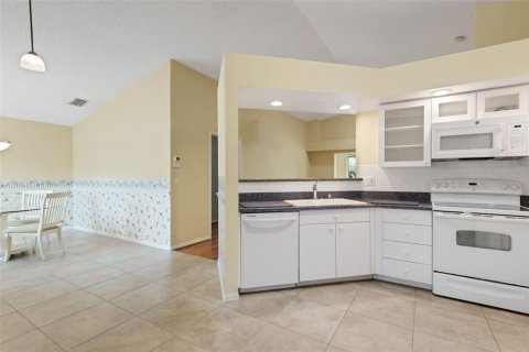 House in Bradenton, Florida 2 bedrooms, 126.35 sq.m. № 2267142 - photo 26