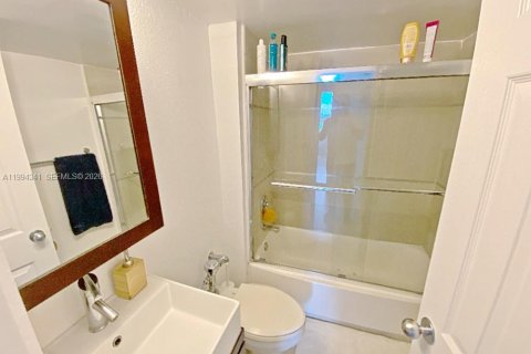 Снять в аренду кондоминиум в Майами-Бич, Флорида 2 спальни, 101.08м2, № 2055917 - фото 8