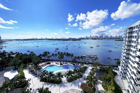 Condominio en Miami Beach, Florida, 2 dormitorios  № 2055917