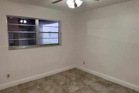 Condo in Davie, Florida, 2 bedrooms  № 1930421 - photo 12