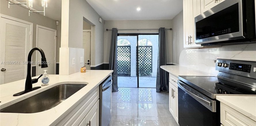 Adosado en Boca Raton, Florida 2 dormitorios, 132.48 m2 № 2054110