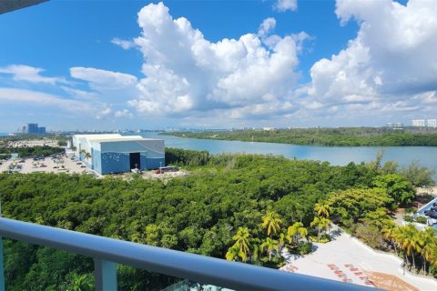 Condo in Sunny Isles Beach, Florida, 1 bedroom  № 2003886 - photo 2