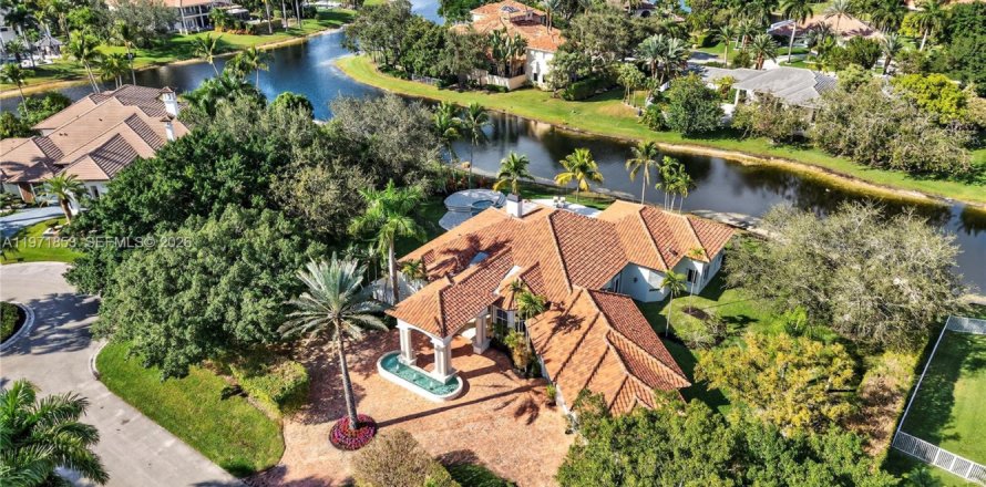 Дом в Уэстон, Флорида 5 спален, 400.32м2 № 2042923