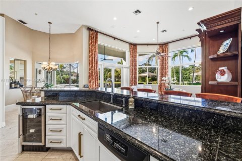 Купить виллу или дом в Уэстон, Флорида 5 спален, 400.32м2, № 2042923 - фото 21