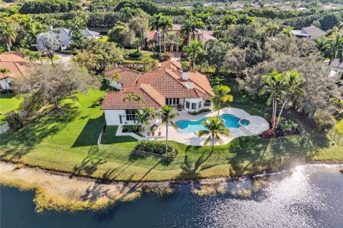 Купить виллу или дом в Уэстон, Флорида 5 спален, 400.32м2, № 2042923 - фото 2