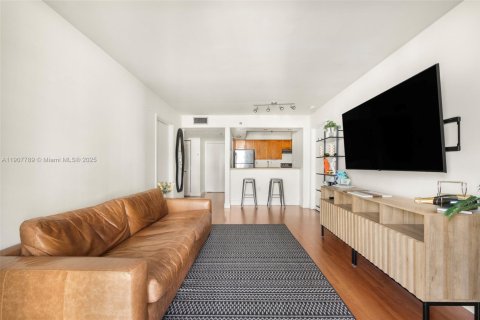 Купить кондоминиум в Майами, Флорида 2 спальни, 83.89м2, № 2053683 - фото 2