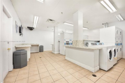 Купить кондоминиум в Майами, Флорида 2 спальни, 83.89м2, № 2053683 - фото 6