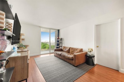Купить кондоминиум в Майами, Флорида 2 спальни, 83.89м2, № 2053683 - фото 11