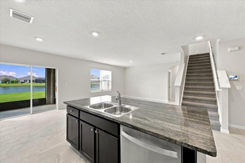 Villa ou maison à louer à Bradenton, Floride: 5 chambres, 248.42 m2 № 2378960 - photo 6