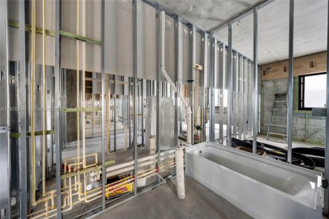 Купить коммерческую недвижимость в Майами, Флорида № 2035722 - фото 12